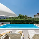 Suncana By Interhome * Poreč